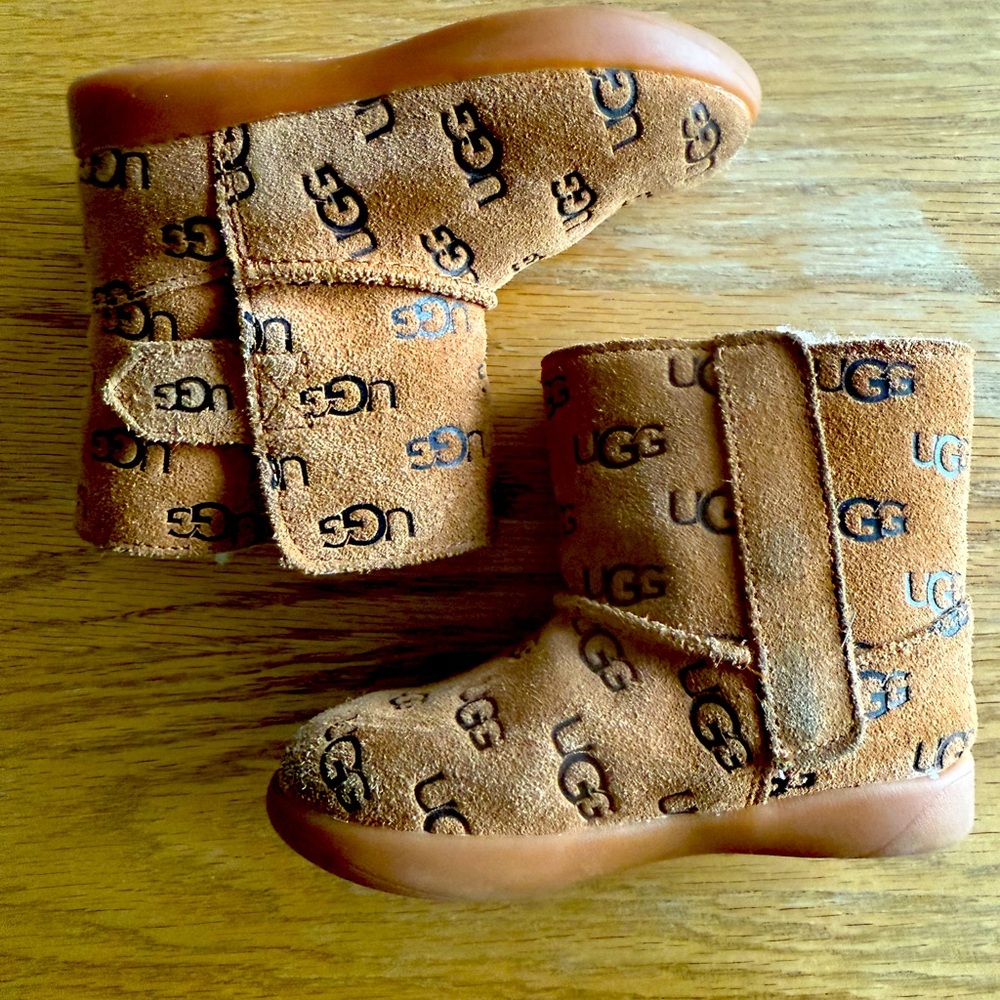 UGG Baby Toddler Logo Print Chestnut Shearling Boots Size 7
